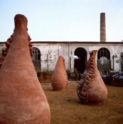 Giuseppe Penone: Soffi, 1978. Terracotta. Photo © Paolo Mussat Sartor